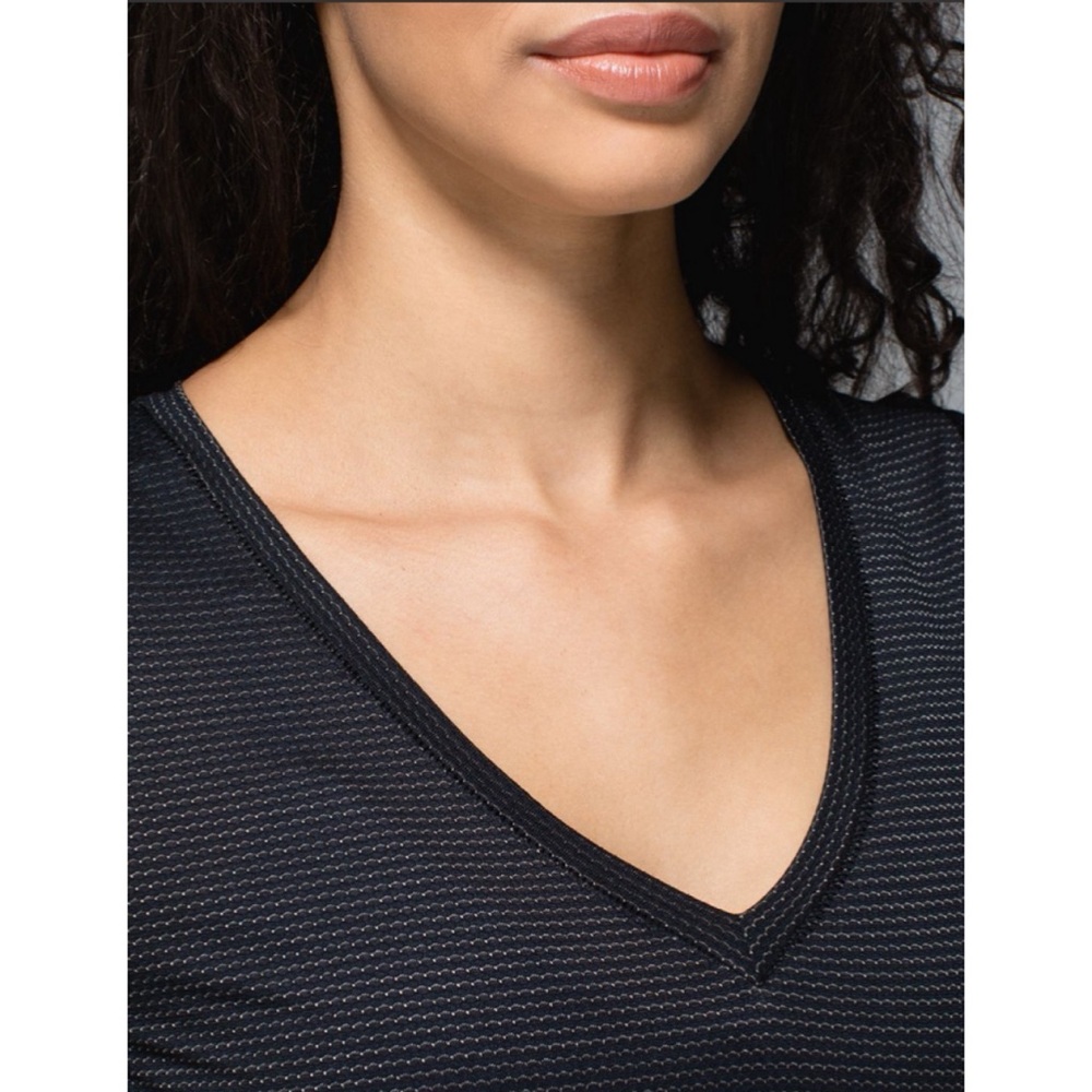 Lululemon What The Sport Tee Mesh Black 4. - Picture 5 of 10